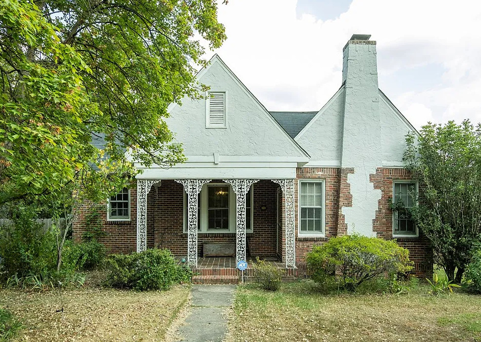 Pretty interior! Circa 1933 in Georgia. $169,000