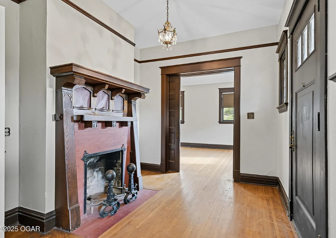 Pretty details inside and outside! Circa 1905 in Missouri. $159,900