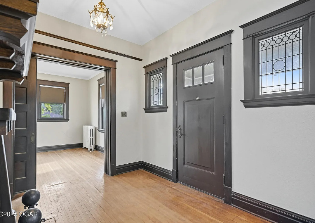 Pretty details inside and outside! Circa 1905 in Missouri. $159,900