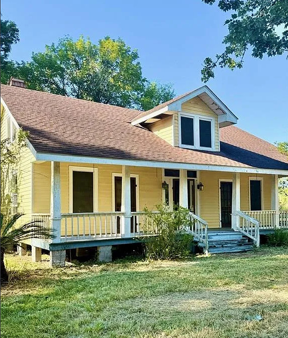 Unpainted woodwork! Almost two acres in Louisiana. $179,000