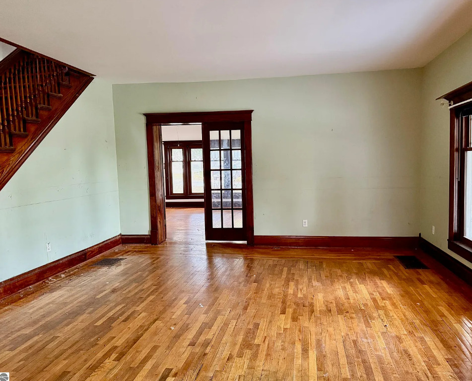 Great price! 3,500 square feet of living space! C. 1900 in Michigan. $159,900