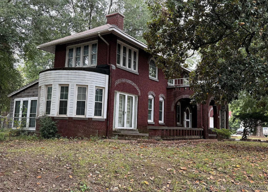 Unique staircase! Circa 1900 in Oklahoma. $250,000