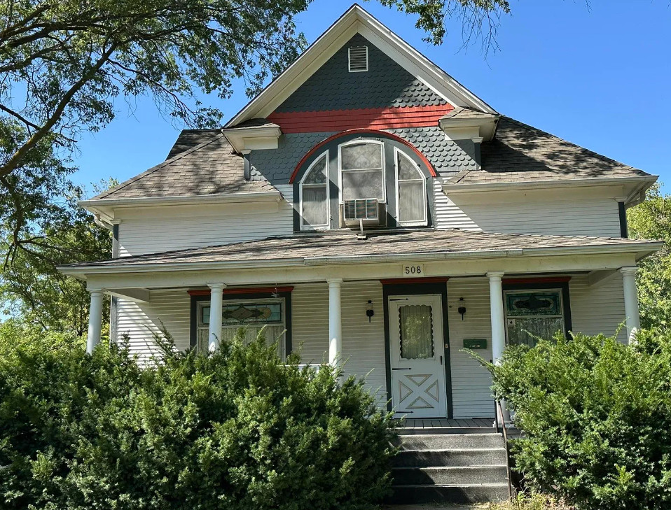 Diamond in the Rough! Pretty stairs, stained glass and pocket doors! C. 1905 in Nebraska. $147,500