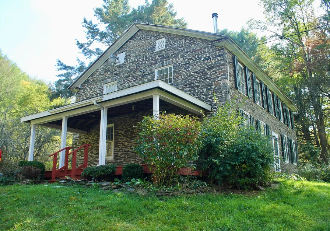 Deal of the Day! C. 1860. On 5 1/2 acres in New York. $175,000