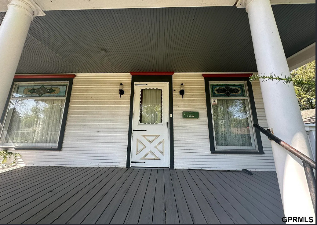 Diamond in the Rough! Pretty stairs, stained glass and pocket doors! C. 1905 in Nebraska. $147,500