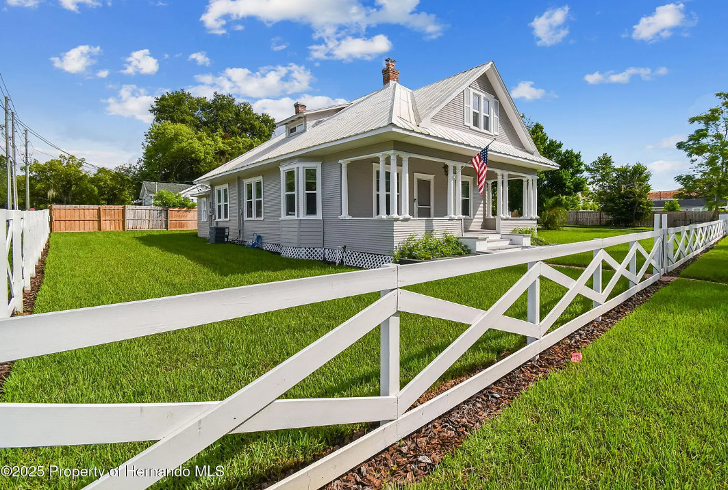 Nice curb appeal! Pretty interior! Circa 1912 in Florida. $299,900