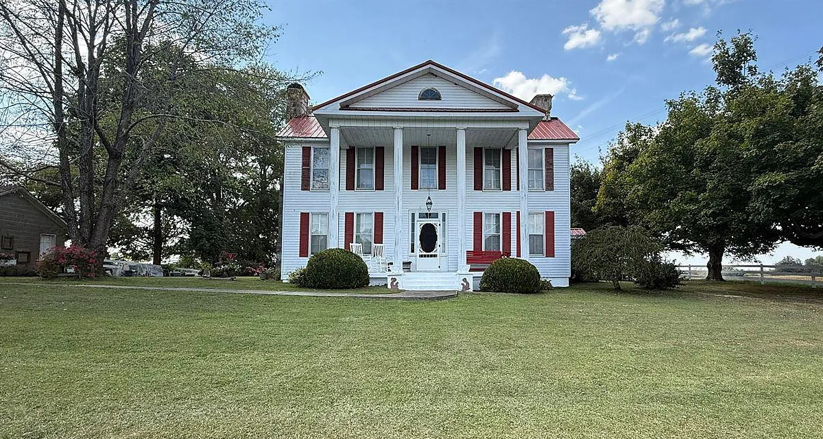 Former girls college! Over seven acres in Kentucky. $309,900