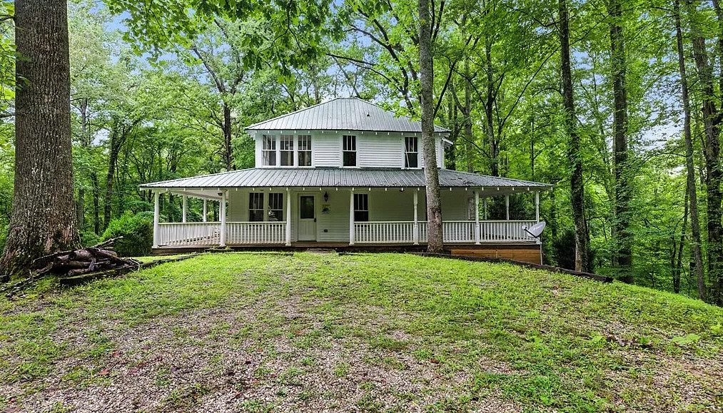 Porch goals! Circa 1930. Almost an acre in North Carolina. $385,000