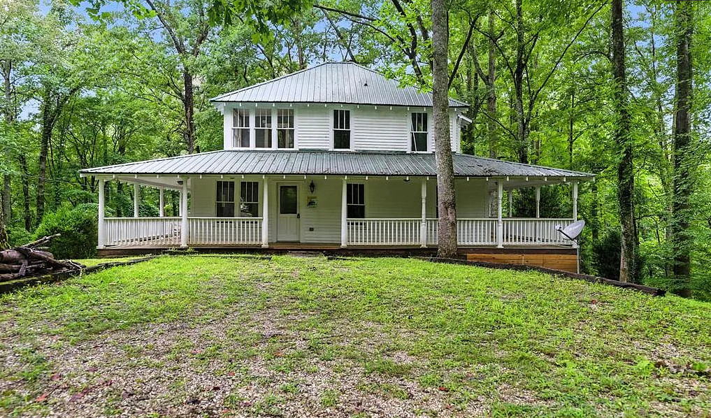 Porch goals! Circa 1930. Almost an acre in North Carolina. $385,000
