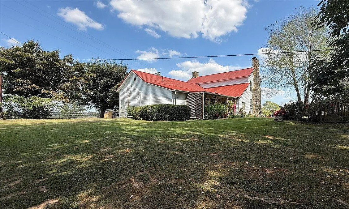 Former girls college! Over seven acres in Kentucky. $309,900