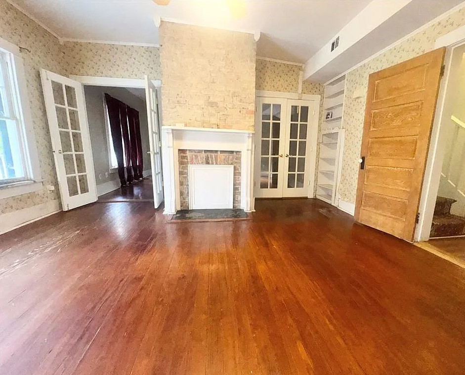 Double porch love! Circa 1890 in Louisiana. $270,000