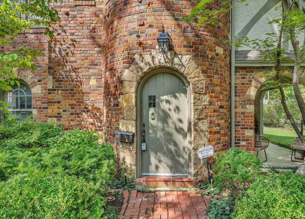 A Westboro Castle, Circa 1930 in Kansas. $379,900