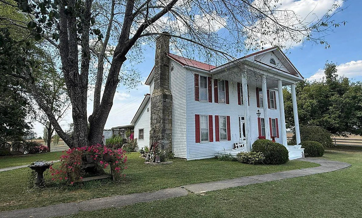 Former girls college! Over seven acres in Kentucky. $309,900