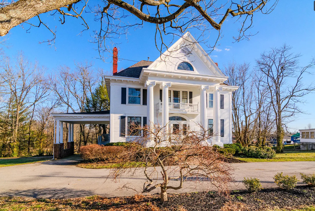That staircase! Circa 1910. Almost an acre in Kentucky. $589,900