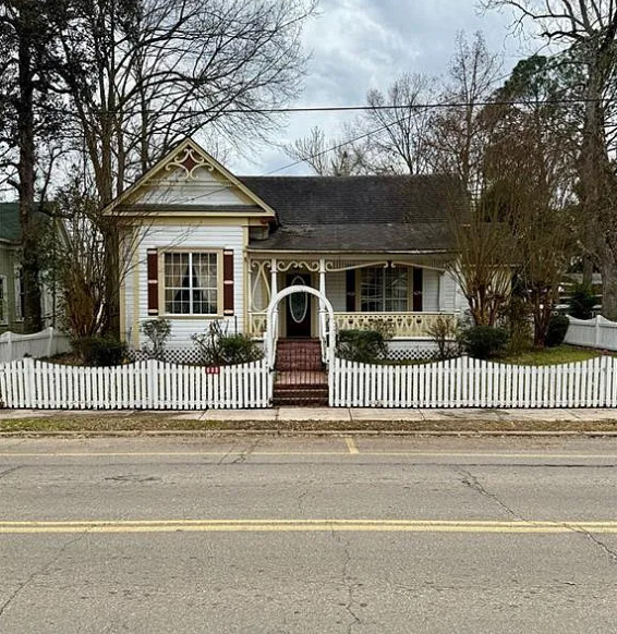 Look at the porch details! Circa 1900 in Louisiana. $130,000