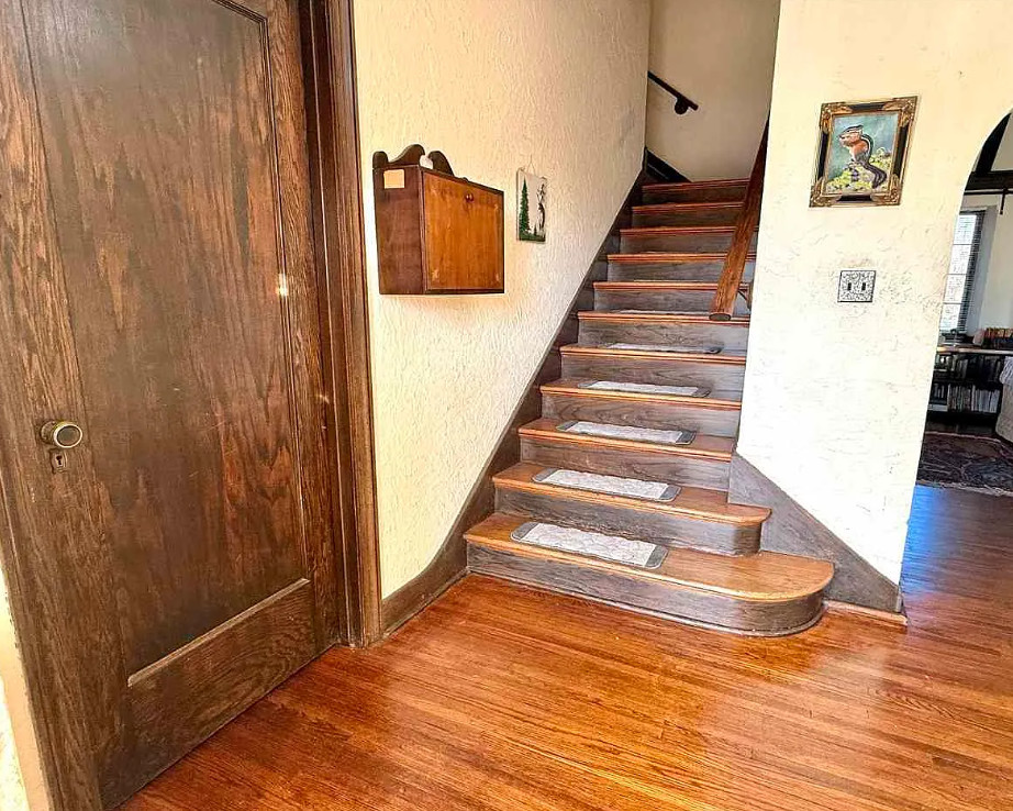 Stone house with a large in-ground pool! Circa 1928 in Oklahoma. $199,000