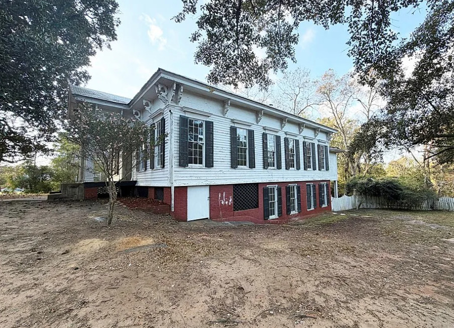 Diamond in the Rough! Love this house! C. 1848 in Alabama. $90,000