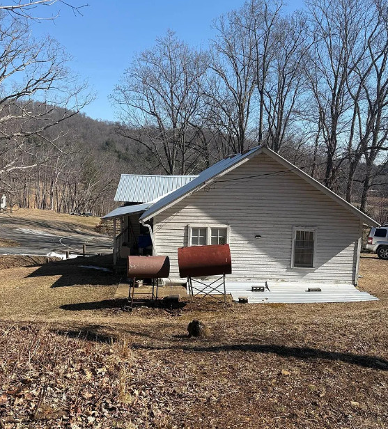 Great vacation spot in Burnsville, North Carolina! Circa 1940. $139,900