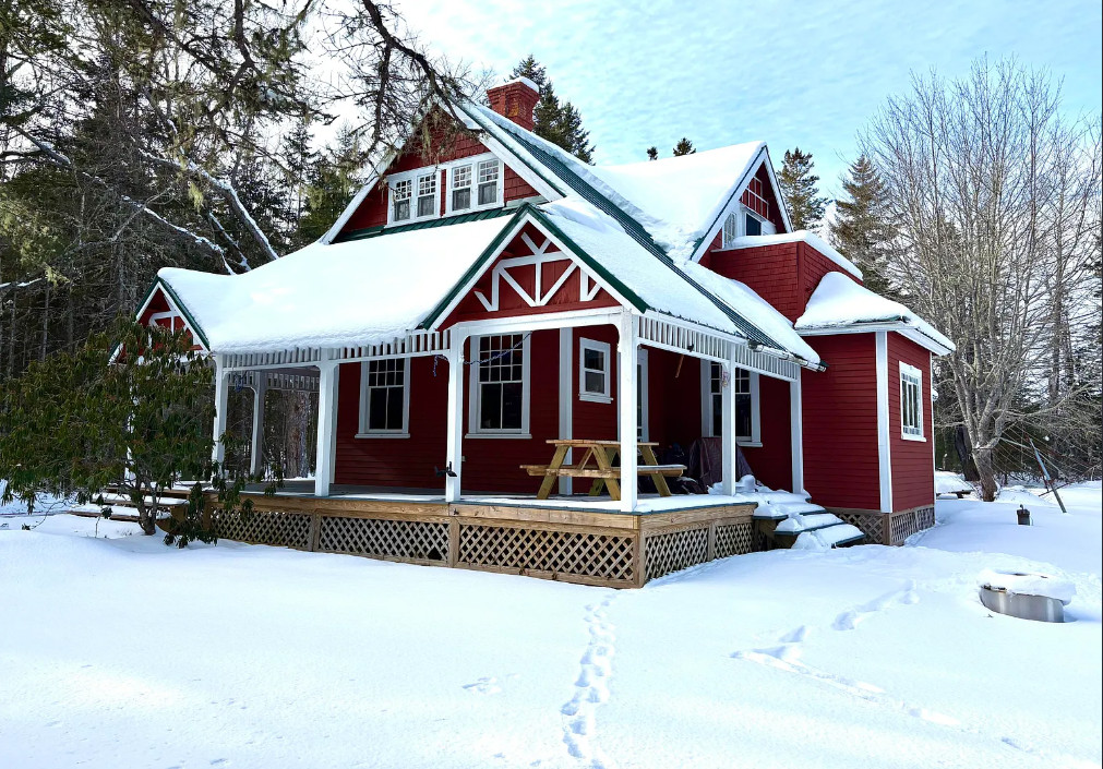 Private beach! The Eaton Cottage! Five acres in Maine. $459,000