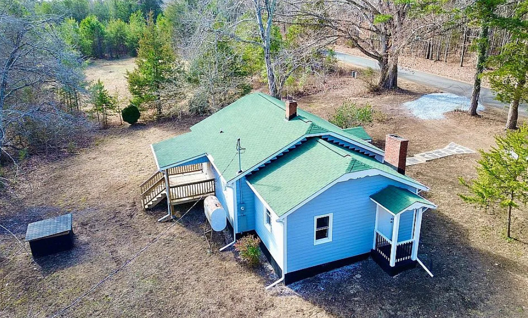 Private setting! Three acres in Virginia. C. 1947. $185,000