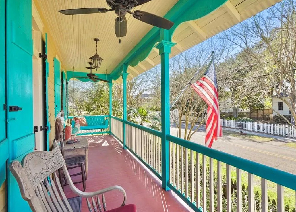 Beautiful landscaping! Pretty house! C. 1890 in Louisiana. $425,000