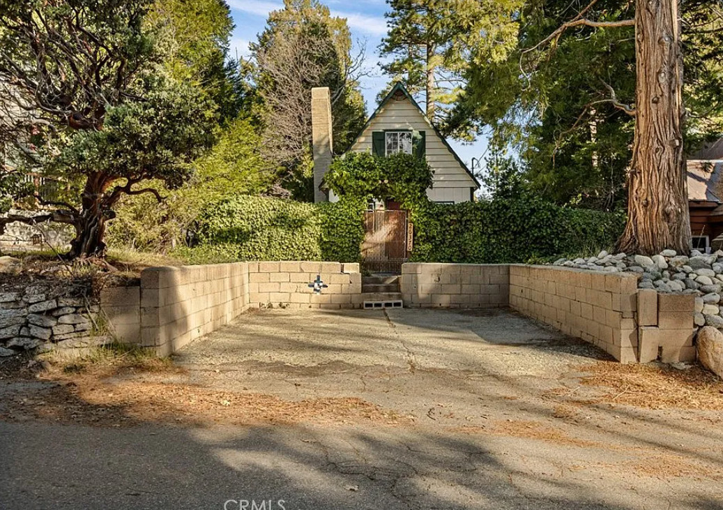 Storybook cottage! Circa 1938 in California. $299,000