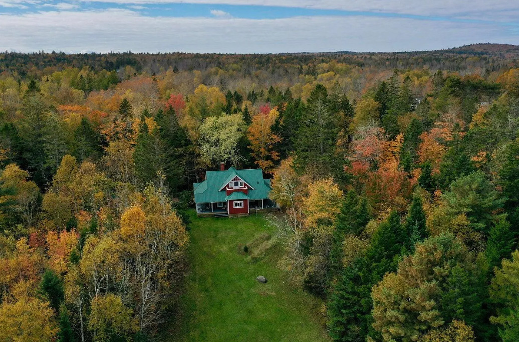 Private beach! The Eaton Cottage! Five acres in Maine. $459,000
