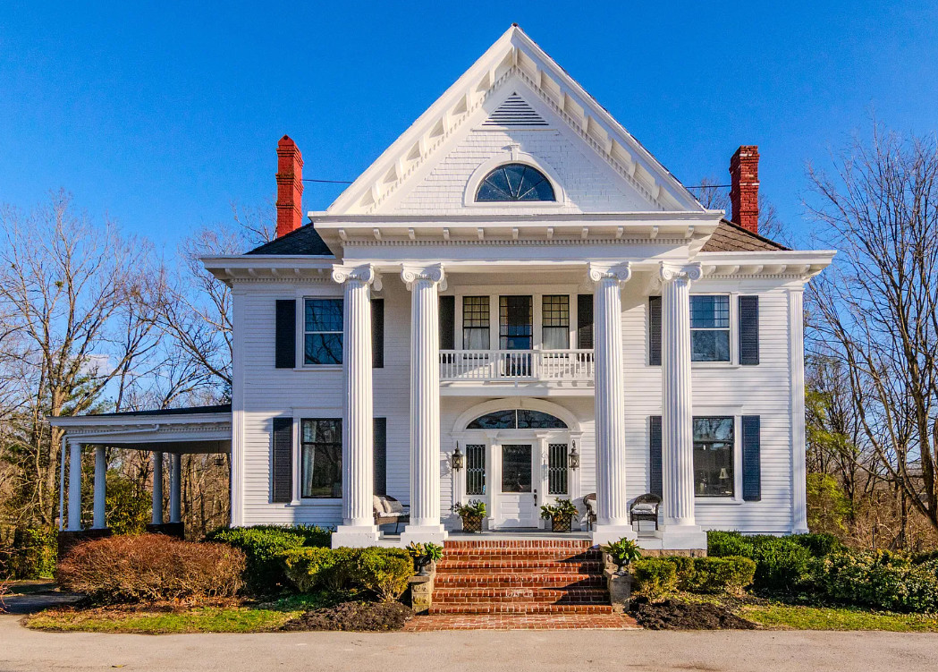 That staircase! Circa 1910. Almost an acre in Kentucky. $589,900