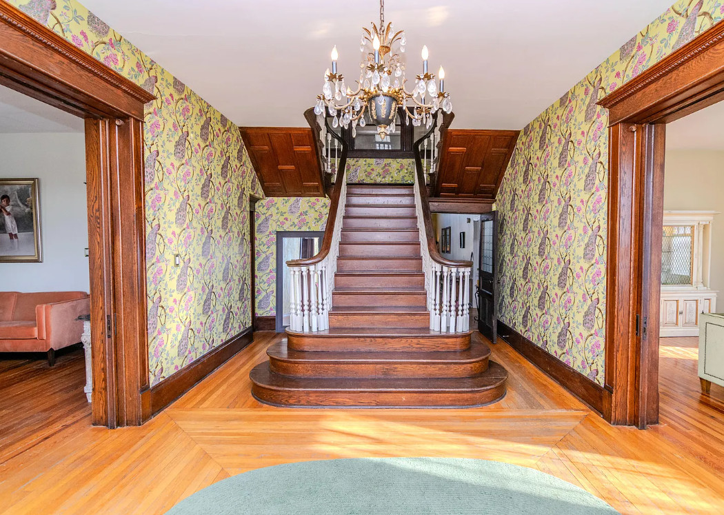 That staircase! Circa 1910. Almost an acre in Kentucky. $589,900