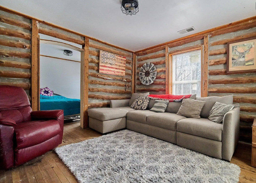 On 13 acres in Arkansas! Nice interior! C. 1908. $164,900