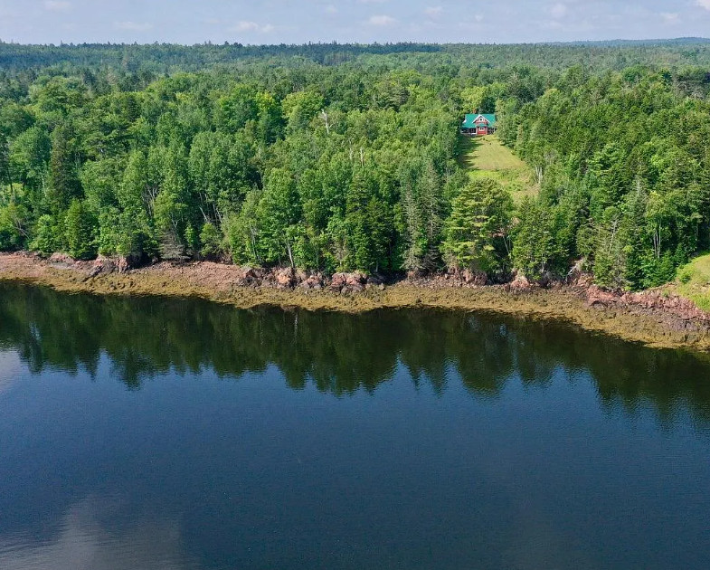 Private beach! The Eaton Cottage! Five acres in Maine. $459,000