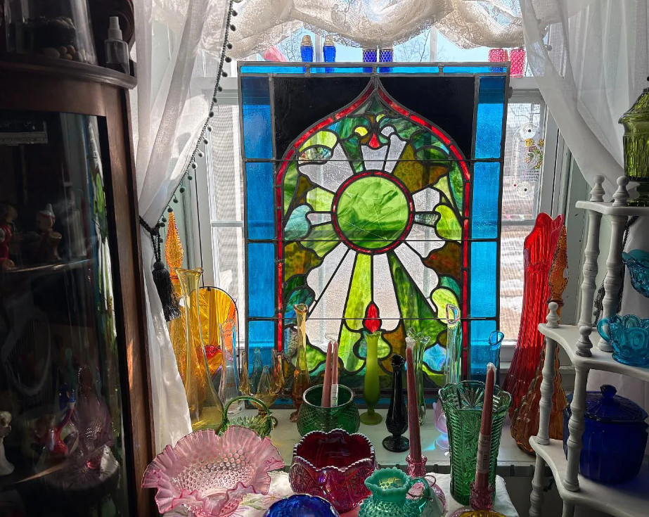 Vintage Rose Antique Store! Circa 1700’s. Almost an acre in Virginia. $265,000