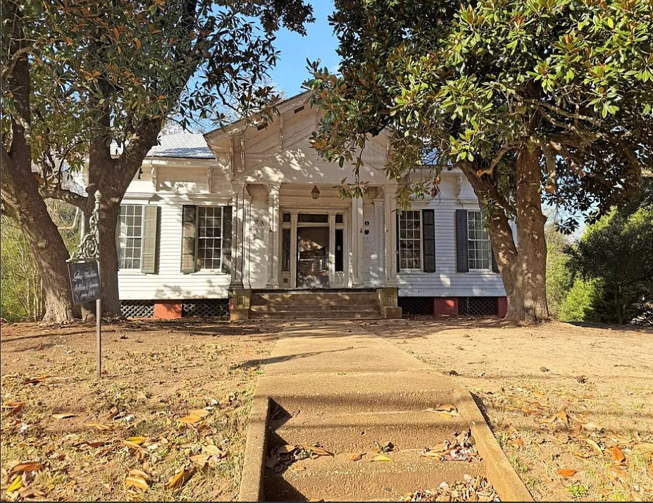 Diamond in the Rough! Love this house! C. 1848 in Alabama. $90,000
