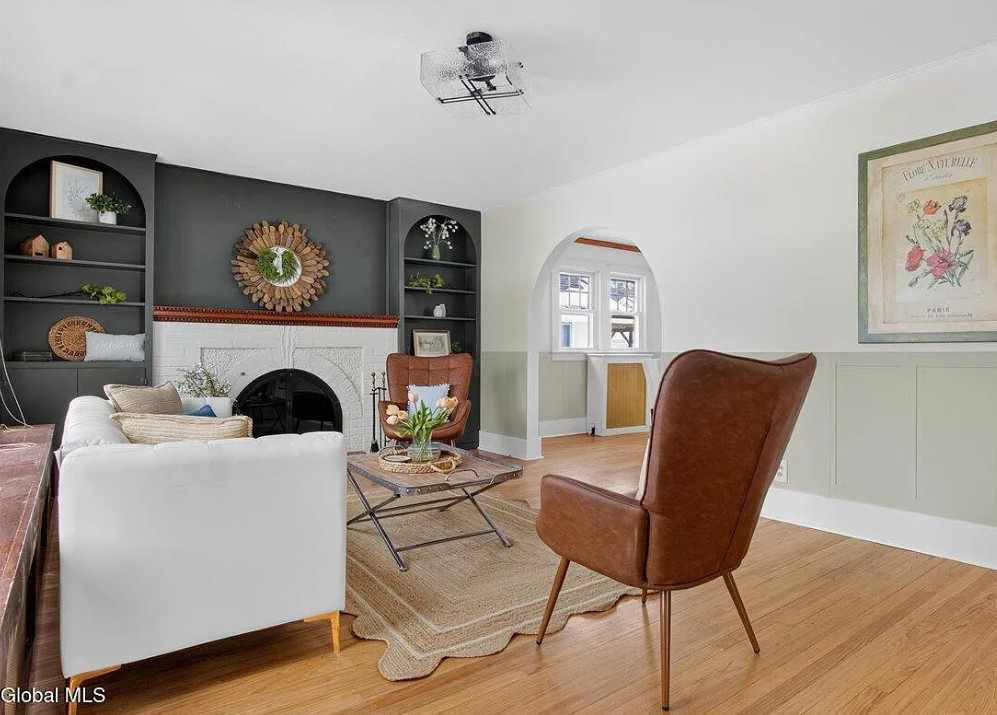 Pretty interior! Circa 1945 in New York. $229,000