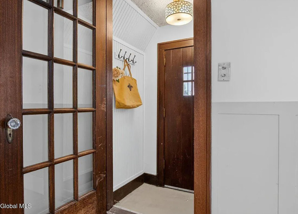 Pretty interior! Circa 1945 in New York. $229,000