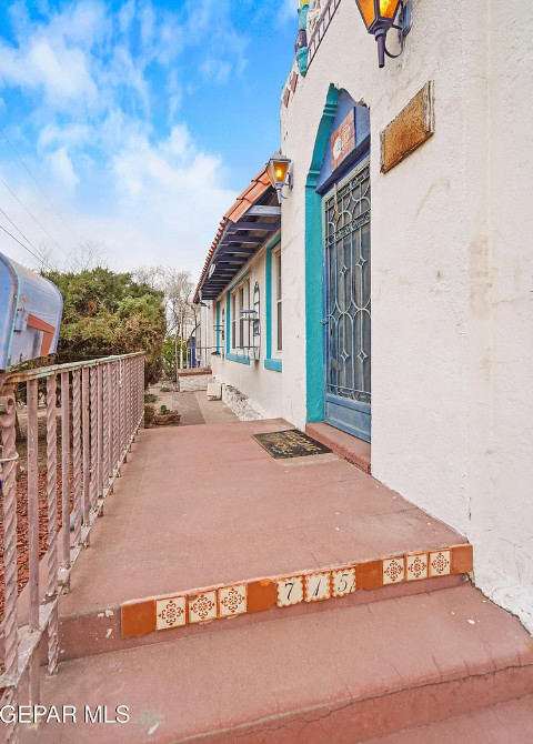 Eclectic! Love the bathroom. Circa 1929 in Texas. $395,000