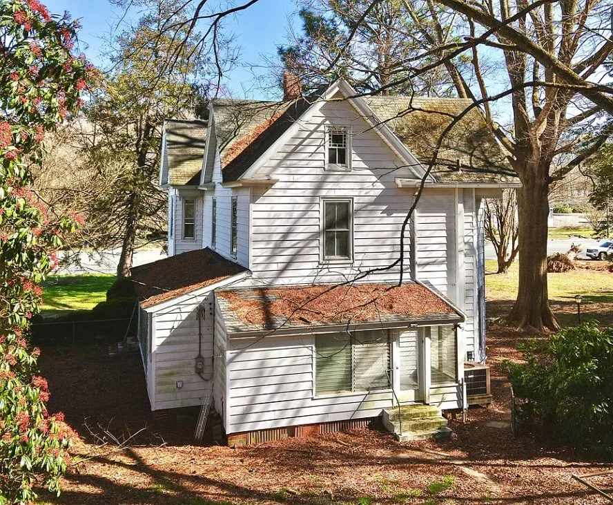 Diamond in the Rough! Over one acre in Virginia. $185,000