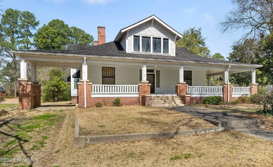 Great porch! Pretty coffered ceiling! On 3/4 acre in North Carolina. $199,000