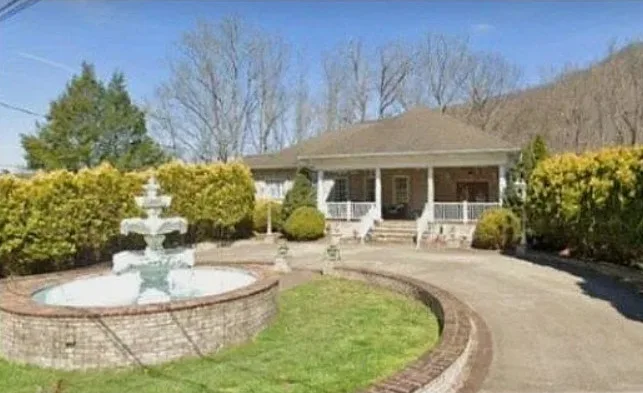 What a pretty setting! Love the rolling lawn and fountain! One acre in Kentucky. $280,000