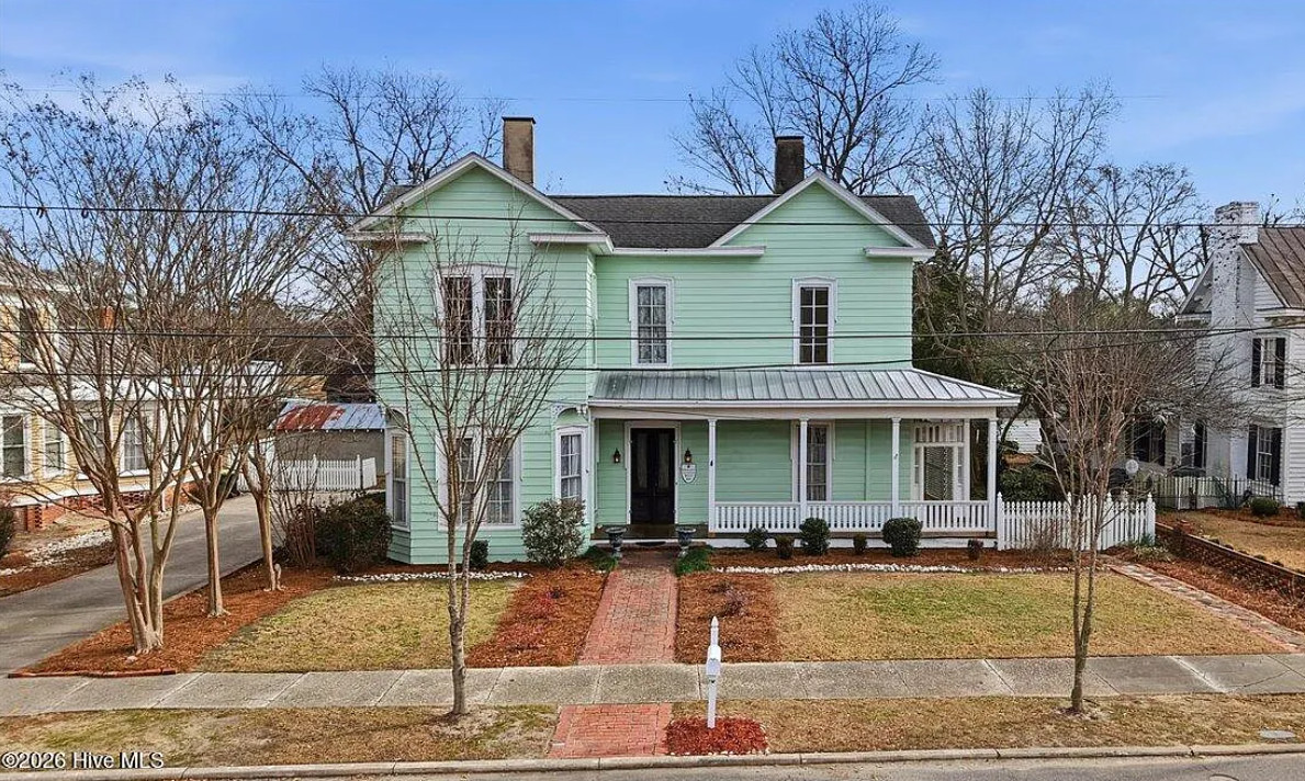 Pretty house! Pretty yard! Circa 1900 in North Carolina