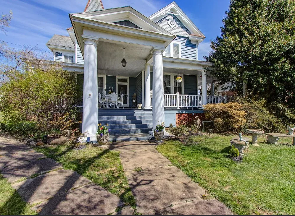 Pretty home! Circa 1920 in Virginia. $310,000