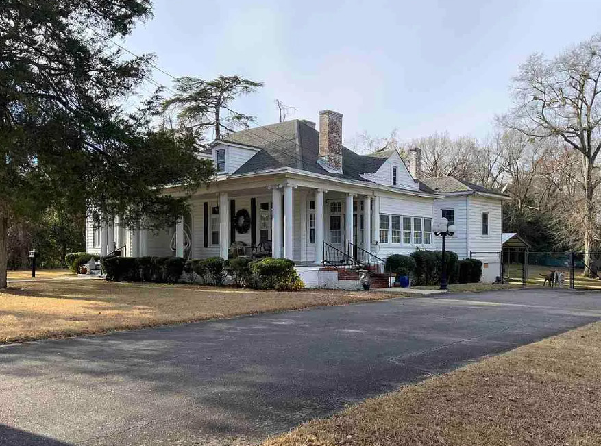 Nice porch and sunroom! Circa 1920. On 1.38 acres in South Carolina. $259,000