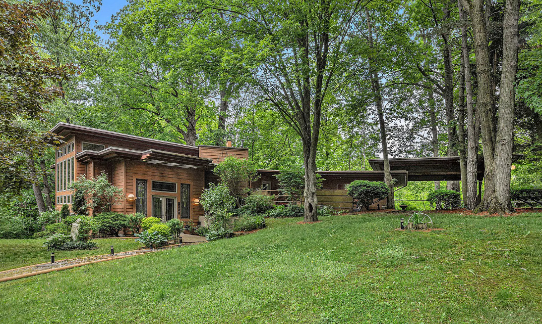 Love this! Student of Frank Lloyd Wright designed this home. 21 acres in Michigan. $599,900