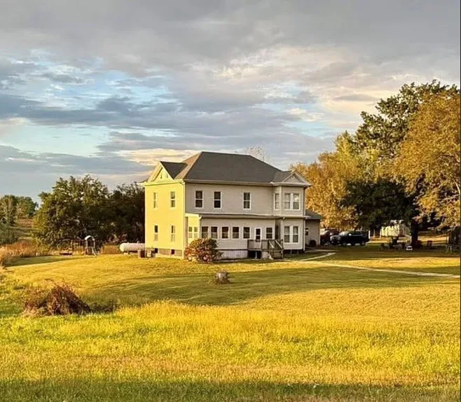 That staircase! That price! Six acres in Missouri. $172,000