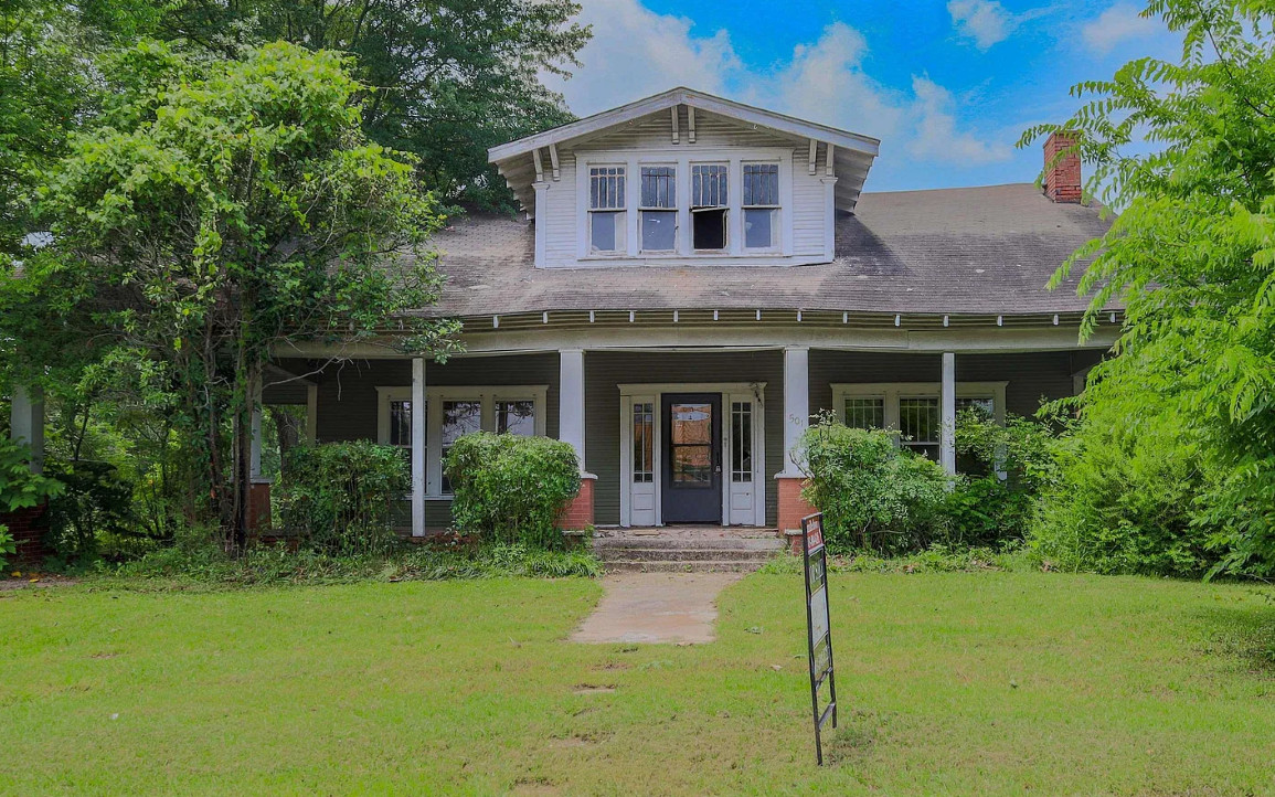 Fixer Upper Alert! C. 1912. One acre in Texas. $115,000
