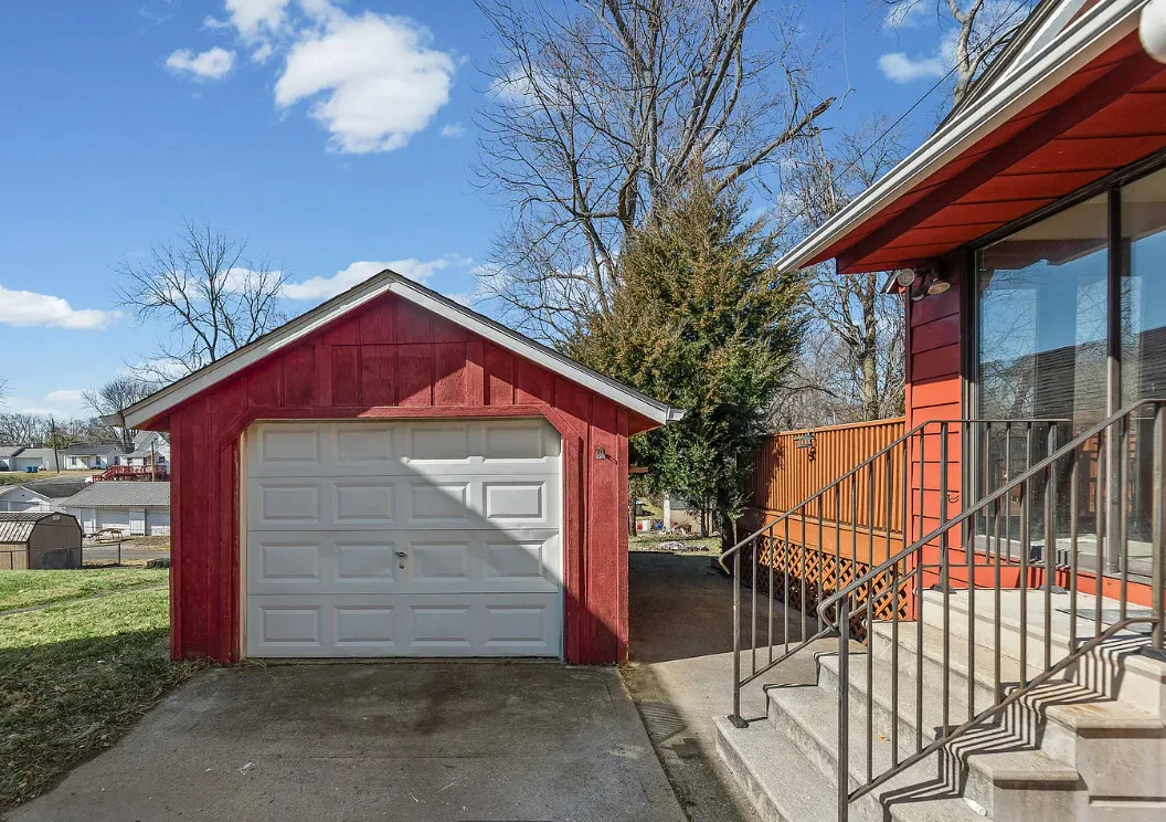 Pretty ceilings! Circa 1920 in Illinois. $137,000
