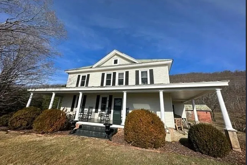 Beautiful House in Stunning Setting - 15 Acres in Virginia