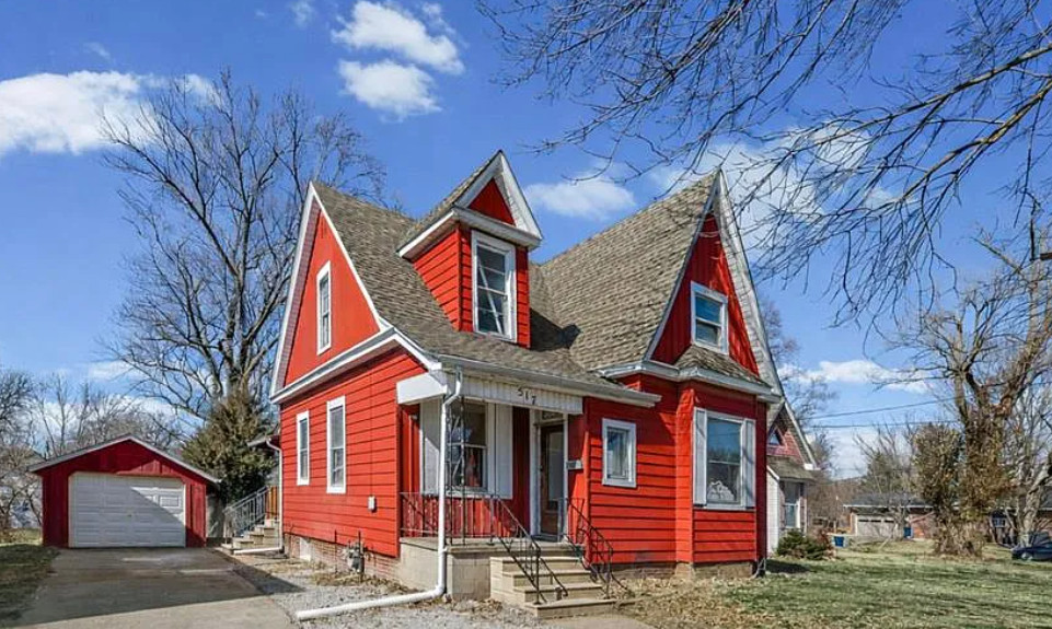 Pretty ceilings! Circa 1920 in Illinois. $137,000