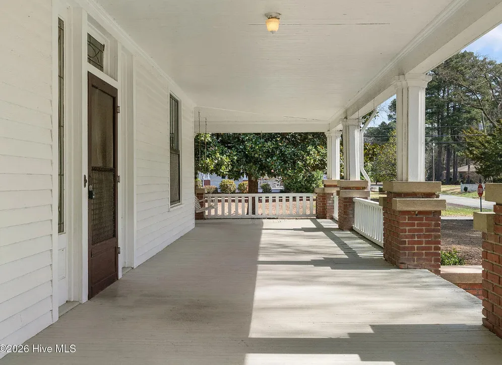Great porch! Pretty coffered ceiling! On 3/4 acre in North Carolina. $199,000