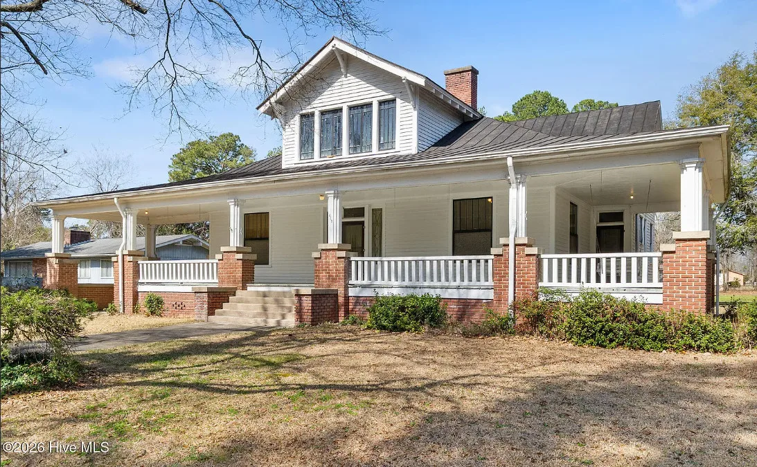 Great porch! Pretty coffered ceiling! On 3/4 acre in North Carolina. $199,000